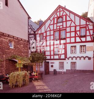 Alte Fachwerkhäuser im malerischen Dorf Cochem, Rheinland-Pfalz, Deutschland, Europa Stockfoto
