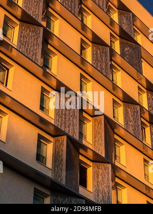 Am späten Nachmittag Sonne auf Apartment Building Stockfoto