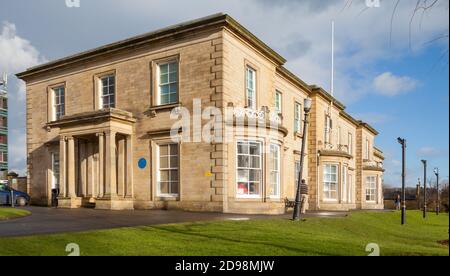 Brighouse öffentliche Bibliothek und die Smith Art Gallery in Rydings Park, Brighouse, Calderdale Stockfoto