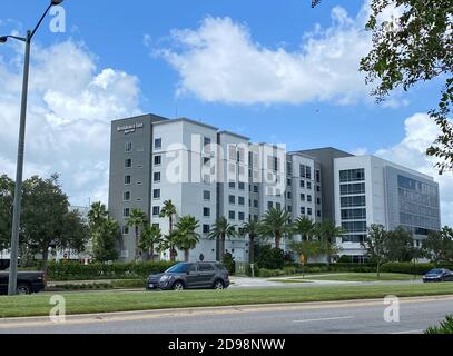 Orlando, FL/USA-8/24/20: Das Äußere eines Marriott Courtyard and Residence Inn in Laureate Park Lake Nona Town Center in Orlando, Florida. Stockfoto