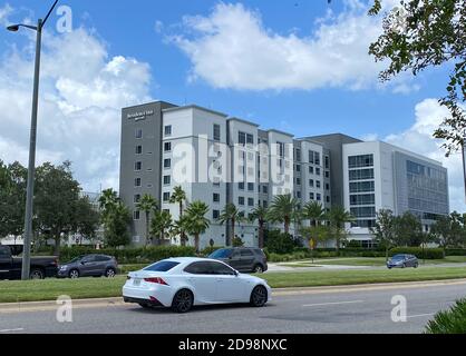 Orlando, FL/USA-8/24/20: Das Äußere eines Marriott Courtyard and Residence Inn in Laureate Park Lake Nona Town Center in Orlando, Florida. Stockfoto