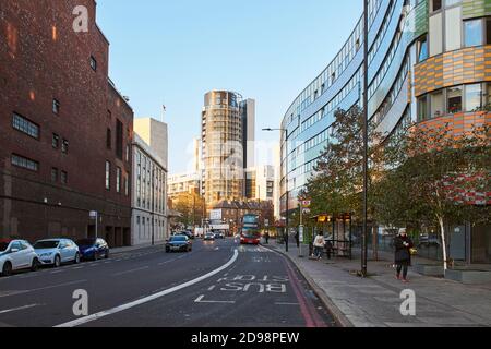 Die neue City North Wohnanlage am Finsbury Park, von der Isledon Road, North London UK Stockfoto