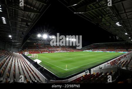 Allgemeiner Blick vom Inneren des Stadions vor dem Sky Bet Championship-Spiel im Brentford Community Stadium, London. Stockfoto
