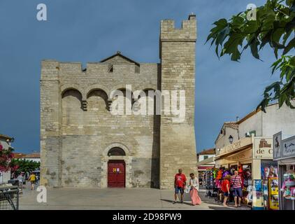 Wehrkirche Notre-Dame-de-la-Mer in Saintes-Maries-de-la-Mer, Camargue, Département Bouches-du-Rhône, Südfrankreich Stockfoto