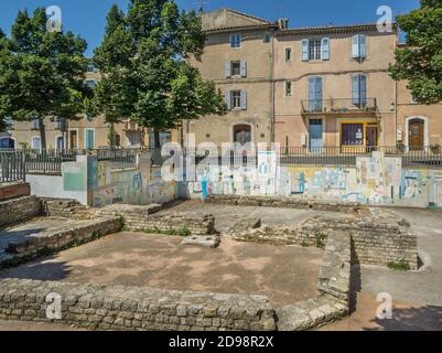 Archäologische Ausgrabungen von Apt Forum am Place Jean Jaurès in Apt, Luberon, ein Zentrum des öffentlichen Lebens in gallo-römischen Zeiten, Vaucluse Abteilung, erwiesen Stockfoto