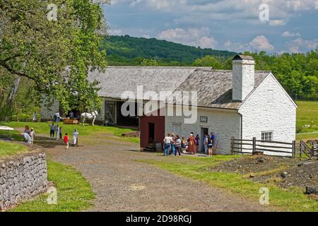 Hopewell Furnace National Historic Site, Szene, Scheune, Büro und Geschäft, Besucher, Freiwillige Dolmetscher, Pferd, Land, Bauernhof, Pennsylvania, Elverson, Stockfoto