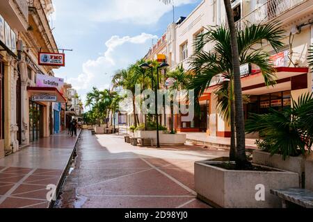 Boulevard San Fernando, Fußgängerzone. Cienfuegos, Kuba, Lateinamerika und die Karibik Stockfoto