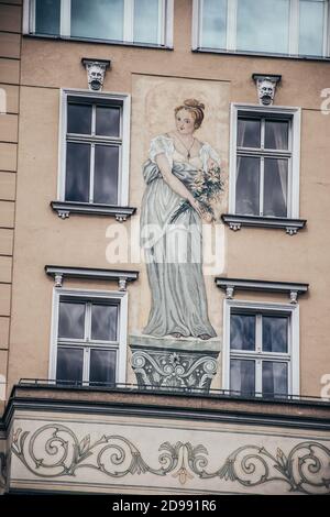 Berlin/Deutschland - 13. Mai 2019: Klassische Architektur aus dem 18. Bis 19. Jahrhundert an Berliner Straßen, bewölkter Sommertag, Sehenswürdigkeiten Stockfoto