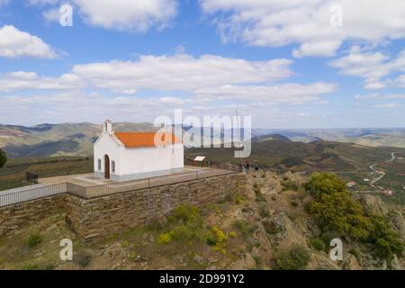 Castelo Melhor Drohnenansicht vom miradouro de Sao Gabriel Aussichtspunkt, in Portugal Stockfoto