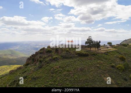 Castelo Melhor Drohnenansicht vom miradouro de Sao Gabriel Aussichtspunkt, in Portugal Stockfoto