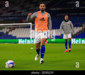 Cardiff, Wales, Großbritannien. November 2020. 3. November 2020; Cardiff City Stadium, Cardiff, Glamorgan, Wales; English Football League Championship Football, Cardiff City gegen Barnsley; Marlon Pack von Cardiff City wärmt sich vor dem Spiel Credit: Action Plus Sports Images/Alamy Live News Stockfoto