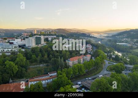 Amarante Drohne Luftaufnahme mit der Stadtlandschaft in Portugal Bei Sonnenaufgang Stockfoto