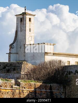 Peniche Festung mit schönen historischen weißen Gebäude und Mauern, in Portugal Stockfoto