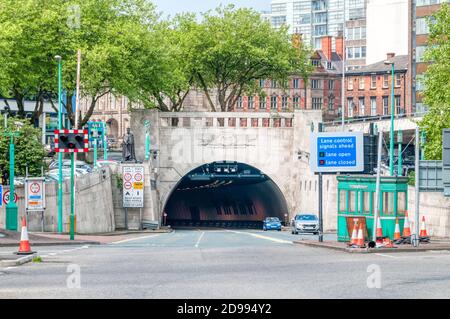 Liverpool Eingang zum Queensway Tunnel, Teil des Mersey Tunnels Systems. Stockfoto