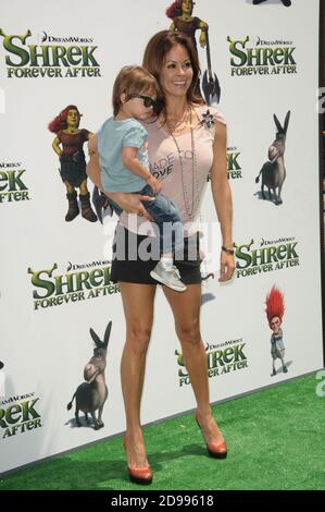 Brooke Burke beim Premier Shrek Forever After' im Gibson Amphitheatre am 16. Mai 2010 in Universal City, Kalifornien. Stockfoto