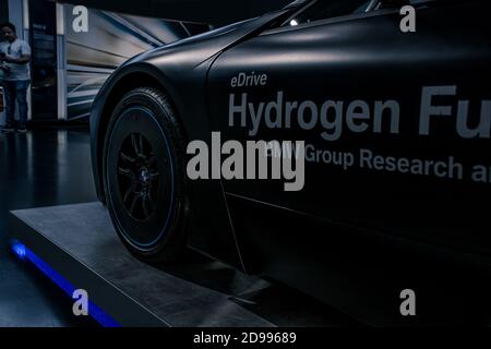 Im Fokus stehen die innovativen Technologiethemen von BMW i: Der vollelektrische BMW i3 als konsequent nachhaltig konzipiertes emissionsfreies Fahrzeug für den Innenraum Stockfoto