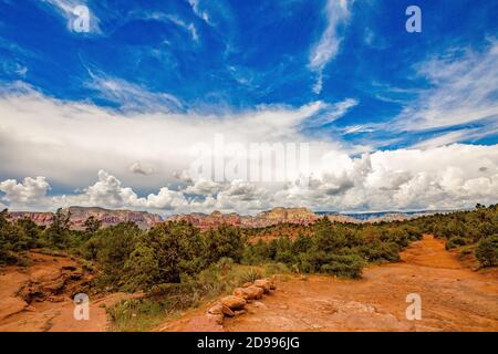 Wandern Sie durch Sedona Arizona, USA, Devil's Bridge View Landscape Stockfoto