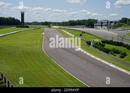 Von hier aus haben Sie einen herrlichen Blick auf die Rennstrecke im Barber Motorsports Park in der Nähe von Birmingham, Alabama. Stockfoto