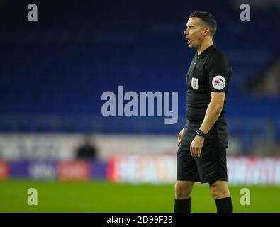 3. November 2020; Cardiff City Stadium, Cardiff, Glamorgan, Wales; English Football League Championship Football, Cardiff City gegen Barnsley; Schiedsrichter Dean Whitestone Stockfoto