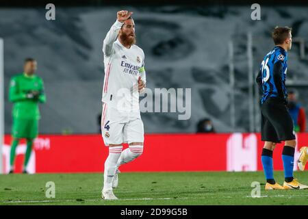 Madrid, Spanien. November 2020. Sergio Ramos von Real Madrid feiert nach seinem Tor während der UEFA Champions League, Gruppenphase, Gruppe B Fußballspiel zwischen Real Madrid CF und FC Internazionale am 3. November 2020 im Alfredo Di Stefano Stadion in Valdebebas bei Madrid, Spanien - Foto Oscar J Barroso / Spanien DPPI / DPPI Credit: LM/DPPI/Oscar Barroso/Alamy Live News Credit: Gruppo Editoriale LiveMedia/Alamy Live News Stockfoto