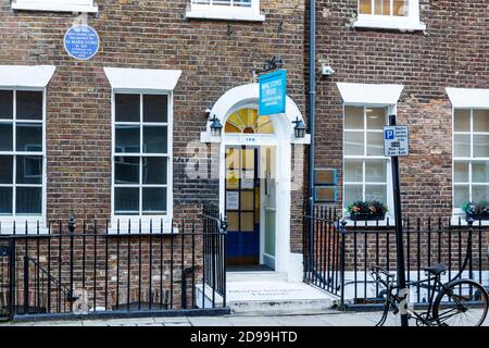 Das Marie Stopes House in der Whitfield Street in Fitzrovia, London, Großbritannien, ist die erste Geburtskontrollklinik in Großbritannien Stockfoto