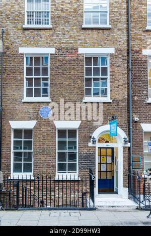 Das Marie Stopes House in der Whitfield Street in Fitzrovia, London, Großbritannien, ist die erste Geburtskontrollklinik in Großbritannien Stockfoto