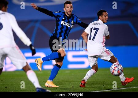 Madrid, Spanien. November 2020. MADRID, SPANIEN - 03. November 2020: Ivan Perisic vom FC Internazionale schießt beim Champions League-Fußballspiel Gruppe B zwischen Real Madrid CF und FC Internazionale ein Tor. (Foto von Nicolò Campo/Sipa USA) Quelle: SIPA USA/Alamy Live News Stockfoto