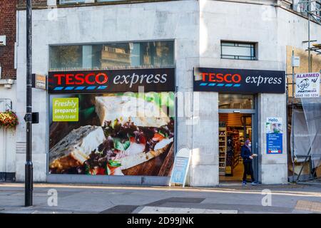 Tesco Express auf der Great Portland Street, London, Großbritannien Stockfoto