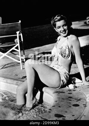 1947 : MARILYN MONROE ( 1926 - 1962 ) - Filmschauspielerin - Piscina - Schwimmbad - Bagno-Kostüm - Badeanzug - Badeanzug - PIN UP - Pin-up - Beinhaltung - Gambe - Bikini - Due pezzi ----- Archivio GBB Stockfoto