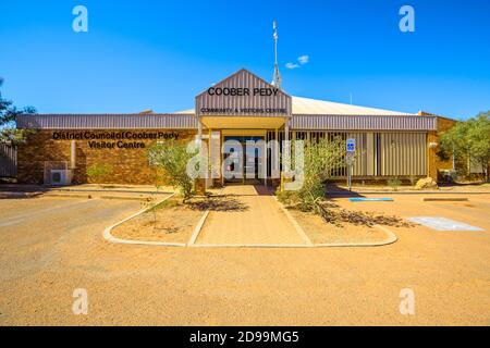 Coober Pedy, South Australia, Australien - 27. Aug 2019: Besucherzentrum von Coober Pedy in Australien. Das Hotel liegt in der Wüste mit von South Australia Stockfoto