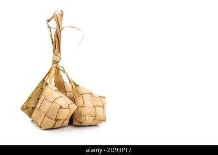 Ketupat, Reisknödel beliebtes malaiisches Essen während der Hari Raya Feier. Stockfoto