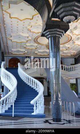 Modernes Moschee-Design brunei jame asr hassanil bolkiah Rolltreppe Stockfoto