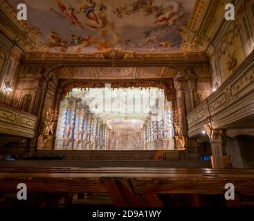 Bühne des Burgtheaters in Český Krumlov. Historisches Barockhof Theater ist ein UNESCO-Weltkulturerbe in Südböhmen Tschechien Stockfoto