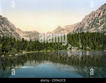 1895 ca. : der POPPER SEE , TATRA , Österreich-Ungarn . Photochrome, USA. Der Nationalpark Tatra, der sich im Süden Polens (Region Malopolska) an der Grenze zur Slowakischen Republik befindet, wurde 1954 gegründet, aber die Notwendigkeit, das Tatra-Gebirge zu schützen, wurde bereits Ende des 19. Jahrhunderts erkannt. Der erste Versuch, dort einen Nationalpark zu errichten, wurde in Partnerschaft mit der Slowakei im Jahr 1925 unternommen. Offiziell wurde der Park im Jahr 1937 auf dem Gebiet der staatlichen Wälder gegründet. Der Tatra Nationalpark (TPN) in seiner heutigen Form wurde 1954 gegründet. 1993 erteilte die UNESCO TPN und TANAP ( Stockfoto