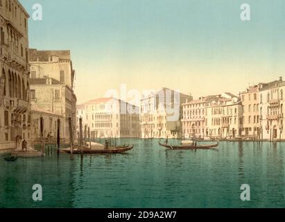 Ca. 1895 , VENEDIG , ITALIEN : GRAN CANAL ( CANAL GRANDE : von links Palazzo LOREDAN , in der Mitte Hintergrund , von links , der Palazzo FOSCARI , Palazzo Balbi Guggenheim , Palazzo Angaran , Palazzo Goncierov , Palazzo Civran Grimani ) . Photochrom Druckfarben herausgegeben von Detroit Publishing Co. - VENEDIG - VENETIEN - ITALIA - FOTO STORICHE - GESCHICHTE - GEOGRAFIA - GEOGRAPHIE - ARCHITETTURA - ARCHITEKTUR - - KUNST - ARTE - OTTOCENTO - 800 's - '800 - VENETIEN - Mare - Meer - GONDEL ---- Archivio GBB Stockfoto