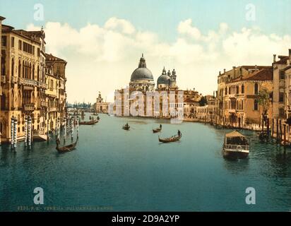 Ca. 1895 , VENEDIG , ITALIEN : GRAN CANAL von der Ponte dell' Accademia ( CANAL GRANDE ) . Photochrom Druckfarben herausgegeben von Detroit Publishing Co. - VENEDIG - VENETIEN - ITALIA - FOTO STORICHE - GESCHICHTE - GEOGRAFIA - GEOGRAPHIE - ARCHITETTURA - ARCHITEKTUR - - KUNST - ARTE - OTTOCENTO - 800 's - '800 - VENETIEN - traghetto - traghetti - GONDEL ---- Archivio GBB Stockfoto