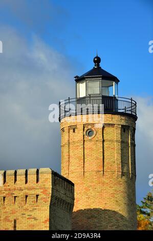 Mackinaw City, Michigan, USA. Der Old Mackinac Point Lighthouse markiert die Kreuzung von Lake Michigan und Lake Huron. Stockfoto