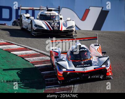 Nov 01 2020 Monterey, CA, U.S.A. ACURA TEAM PENSKE # 07 Fahrer H. Castroneves/R. Taylor kommt in den Korkenzieher während der Hyundai Monterey Sports Car Championship in WeatherTech Laguna Seca Monterey, CA Thurman James/CSM Stockfoto