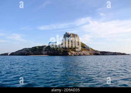 Kefalos, Griechenland. Oktober 2020. Blick auf die Insel Kastri mit der Kirche Agios Stefanos vor der griechischen Insel Kos bei Kefalos. Quelle: Robert Michael/dpa-Zentralbild/ZB/dpa/Alamy Live News Stockfoto
