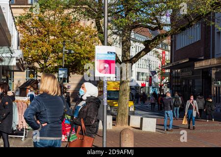 Kiel, 03. November 2020 auch in Schleswig-Holstein ist gestern (02.11.2020) die aktuelle Landesverordnung in Kraft getreten, um die Verbreitung des Co Stockfoto