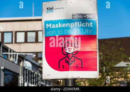 Kiel, 03. November 2020 auch in Schleswig-Holstein ist gestern (02.11.2020) die aktuelle Landesverordnung in Kraft getreten, um die Verbreitung des Co Stockfoto