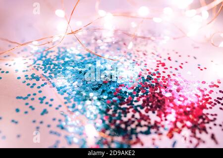 Rosa und blau funkelt und leuchtet auf dem rosa Hintergrund. Stockfoto