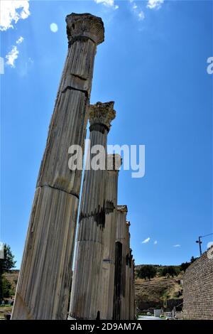 Asklepion antikes Theater und römische Säulen in Bergama, Türkei Stockfoto