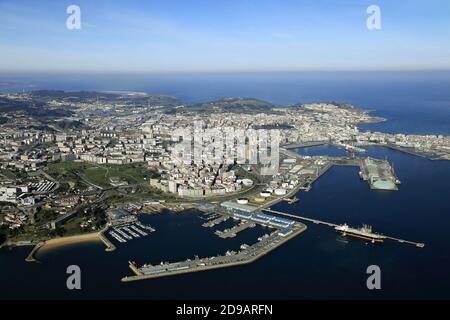 Spanien, Galicien: Luftaufnahme von A Coruña und Oza Hafen Stockfoto