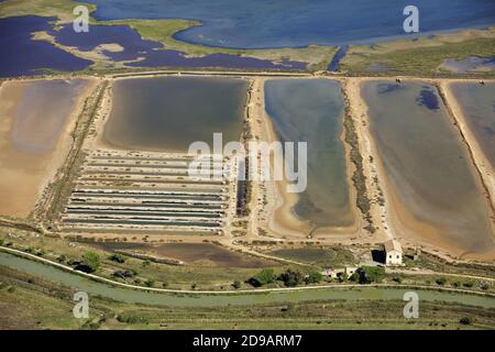 Departement Aude (Südfrankreich): Luftaufnahme des Robine-Kanals, nördlich von Gruissan der Salzmarsch und der Teich von Campignol Stockfoto