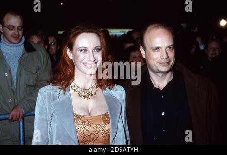 Andrea Sawatzki und Christian Berkel bei der Premiere von 'TV total', der Show von und mit Stefan Raab in Köln, Deutschland 1999. Stockfoto