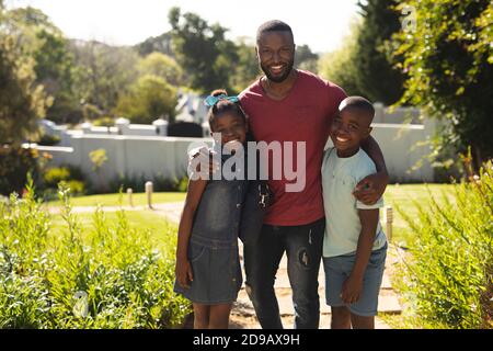 Porträt eines afroamerikanischen Vaters Stockfoto