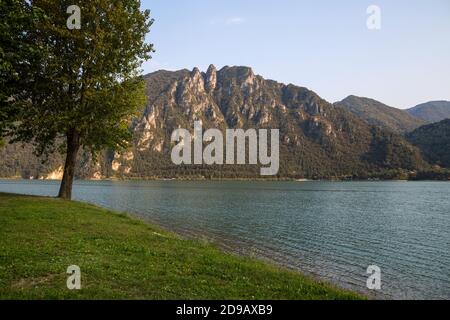 Blick auf den Idrosee, Provinz Brescia, Italien. Stockfoto