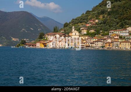 Blick auf Monte Isola, See Iseo, Provinz Brescia, Lombardei, Italien. Stockfoto