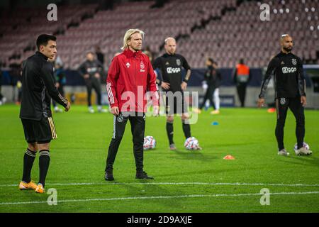 Herning, Dänemark. November 2020. Trainer Christian Poulsen von Ajax Amsterdam beim Aufwärmen für das UEFA Champions League Spiel zwischen FC Midtjylland und Ajax Amsterdam in der Gruppe D in der MCH Arena in Herning. (Foto Kredit: Gonzales Foto/Alamy Live News Stockfoto